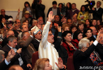В минувшее воскресенье прошел внеочередной съезд писателей Армении.
