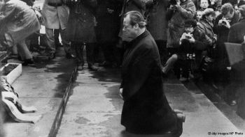 В декабре 1970 года мир облетела фотография коленопреклоненного канцлера Вилли Брандта перед мемориалом в бывшем варшавском гетто