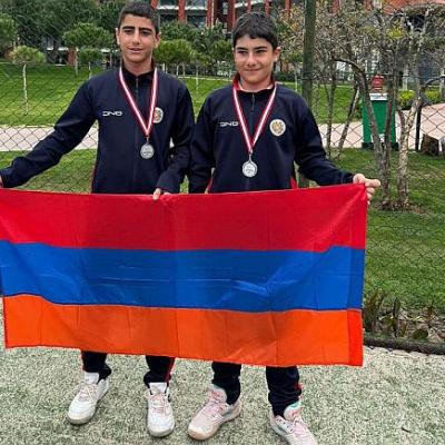 На чемпионате Европы по теннису среди развивающихся стран в Анталье Арно Аветисян и Хачатур Аветисян заняли второе место в парном разряде в возрастной категории до 14 лет