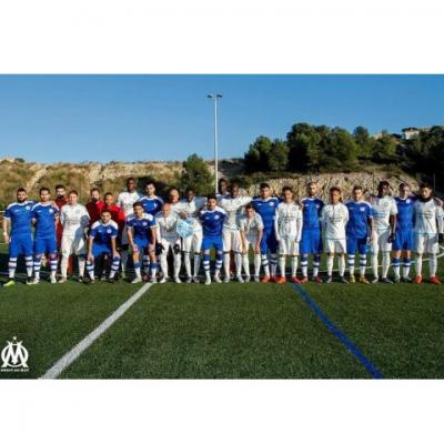 Совместное фото сборной Западной Армении и второй команды французского 'Марселя' в ходе товарищеского матча