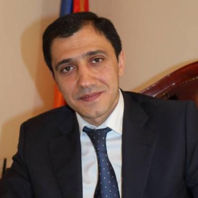 Новым главой Федерации лыжного спорта Армении вместо министра МЧС Армена Ерицяна стал мэр Цахкадзора Артур Арутюнян