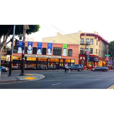 В самом либеральном американском городе Сан-Франциско самый либеральный книжный магазин 'Огни большого города' самого либерального поэта Л.Ферлингетти