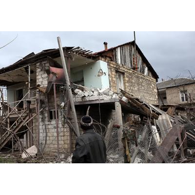 Разрушенный дом в одном из сел Мартакертского района в зоне карабахского конфликта