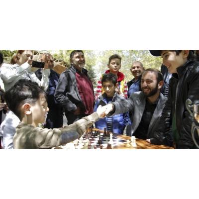 В последнее время в отношениях между властями Армении и федерацией шахмат наметилось некоторое 'потепление'