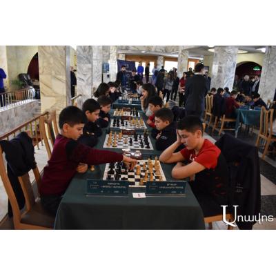 В Цахкадзоре стартовал финальный этап 13-й республиканской командной шахматной олимпиады среди школьников