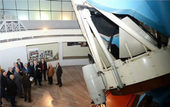 Сама программа по модернизации обсерватории Бюракана осуществляется при содействии „Роскосмоса„ в рамках программы сотрудничества между советами национальной безопасности Армении и России.