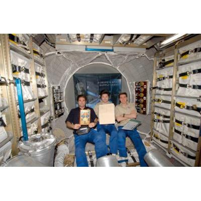 Экипаж МКС доставил на орбиту рукописи Жюля Верна