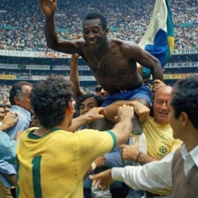 23 октября исполняется 80 лет легендарному бразильскому футболисту Эдсону Арантису ду Насименту, которого весь мир называет просто Пеле