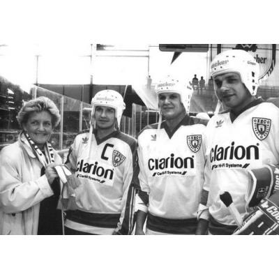 Два хоккейных 'Динамо' из Берлина и Вайсвассера с 1970 по 1990 годы разыгрывали между собой титул чемпиона ГДР