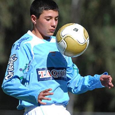 Боливийский нападающий Маурисио Бальдивьесо стал самым молодым футболистом в истории, дебютировав во взрослой команде в 12 лет