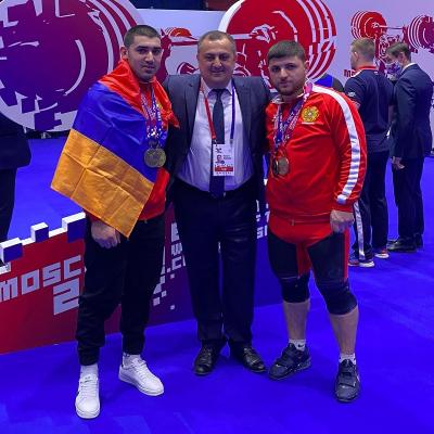 На чемпионате Европы по тяжелой атлетике в Москве представитель сборной Армении Карен Авакян завоевал золотую медаль в весовой категории 89 кг