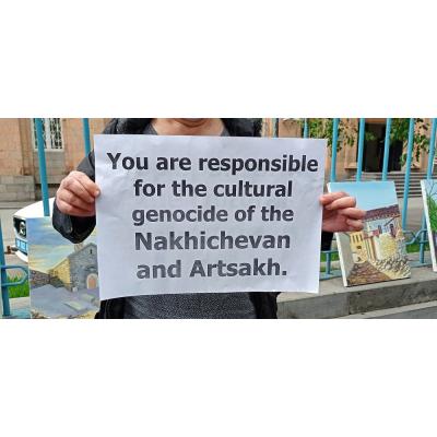Акция протеста жителей оккупированных районов Арцаха у здания офиса ООН в Ереване