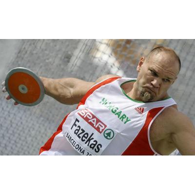 В 2004 году на Олимпийских играх в Афинах Роберт Фазекаш попался на допинге, 'спалив' заодно товарища по команде Адриана Аннуша