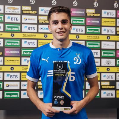 Полузащитник московского 'Динамо' Арсен Захарян дебютировал за сборную России в возрасте 18 лет 3 месяцев и 5 дней