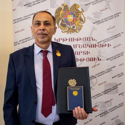 Известный шахматный арбитр Ашот Вардапетян удостоен звания 'Заслуженный деятель физической культуры и спорта РА'