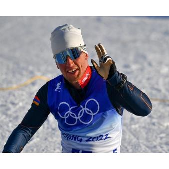 Лыжник Микаел Микаелян на ОИ-2022 в Пекине принял участие в мужском скиатлоне (15 км классическим стилем + 15 км свободным стилем)