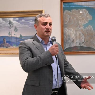 Основатель и директор Музея ковров Шуши Вардан Асцатрян