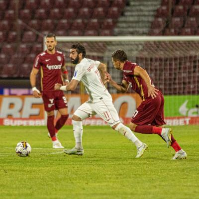 Ереванский 'Пюник' в ответном матче первого квалификационного раунда Лиги чемпионов УЕФА обыграл румынский 'ЧФР Клуж' (2:2, 4:2 в серии пенальти) и вышел во второй раунд