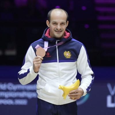 На чемпионате мира по спортивной гимнастике Артур Давтян стал победителем в опорном прыжке, завоевав первое золото в истории независимой Армении, а Арутюн Мердинян стал бронзовым призером в упражнении махи на коне
