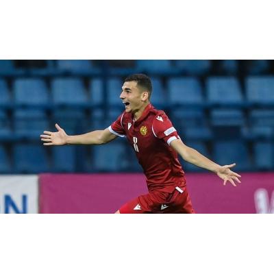 В последнее время активные трансферные слухи связаны с полузащитником 'Краснодара' и сборной Армении Эдуардом Сперцяном