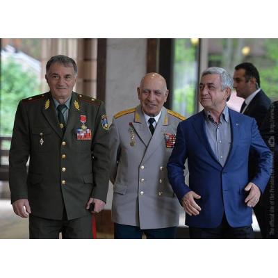 В этот знаменательный праздник мы чествовали и нашего Командоса, генерал-майора Аркадия Тер-Тадевосяна, героя Арцаха, Национального героя Армении
