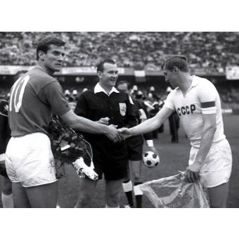 Полуфинальный матч ЕВРО-1968 Италия – СССР стал первым и последним в истории футбола, когда победитель был определен посредством подбрасывания монетки