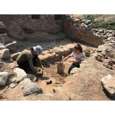 Раскопки на территории монастыря в Мегри