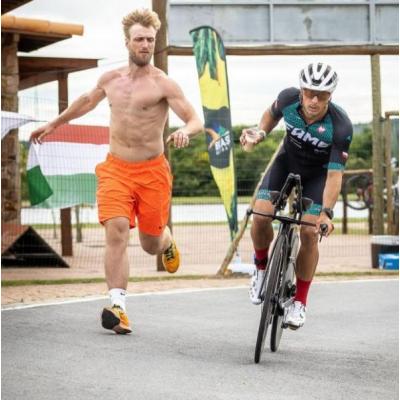Бразилец Роберт Карас десять раз подряд преодолел дистанцию Ironman в триатлоне, значительно улучшив мировое достижение