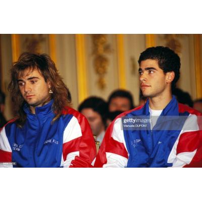 Противостояние на корте двух легендарных теннисистов Андре Агассии и Пита Сампраса стало одним значимых событий в истории этого вида спорта в 1990-х годах