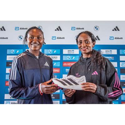 Эфиопка Тигст Ассефа установила феноменальный рекорд в женском марафоне, пробежав Берлинский марафон за 2:11.53