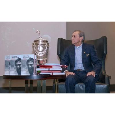 Состоялась презентация книги легендарного армянского футболиста Эдуарда Маркарова 'Футбол с улыбкой'