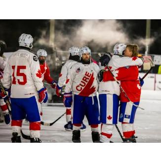 В Канаде две команды любителей проведут на льду рекордные 263 часа подряд с благотворительной целью