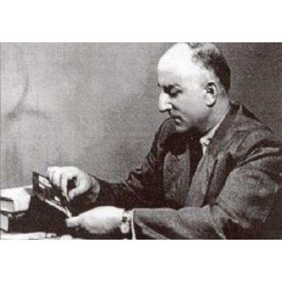 В начале XX века в Советской Армении лидером шахматного движения стал Генрих Каспарян, которого называют отцом армянских шахмат