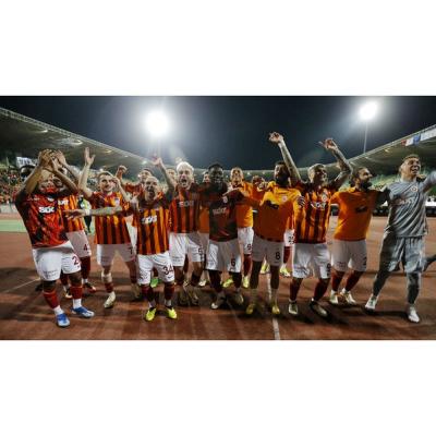 Турецкий футбольный клуб 'Фенербахче' саботировал матч Суперкубка против 'Галатасарая'