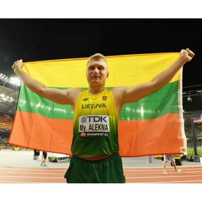 Литовский метатель диска Миколас Алекна с результатом 74,35 м превзошел мировой рекорд, установленный в 1986 году Юргеном Шультом из ГДР