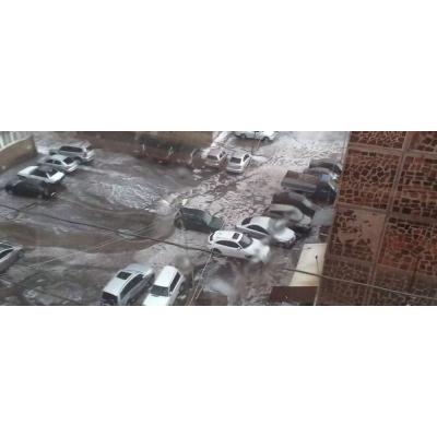Затопленная дождем улица в Ереване