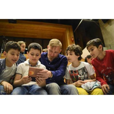 НЕБО И ЗЕМЛЯ ВИКТОРА КОНОПЛЕВА