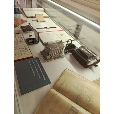 Выставка к 115-летию Александра Саиняна