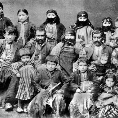 Фотографии, хранящиеся в архиве Save, не просто мгновения из жизни армян, а в первую очередь визуальная информация, документальная ценность которой неоспорима и проверена временем