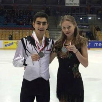 Славик Айрапетян и Анастасия Галустян выступают на чемпионате Европы по фигурному катанию в Братиславе