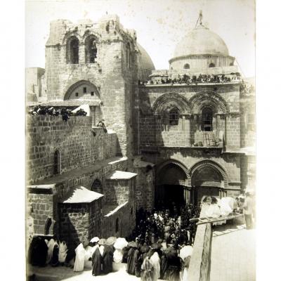 Экспонаты выставки 'Русские и армянские святые места Иерусалима'
