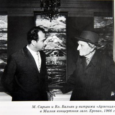 М.Сарьян и В.Бальян у витража 'Армения' в Малом концертном зале. Ереван, 1966 г.