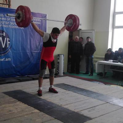 В Ереване состоялся чемпионат по тяжелой атлетике среди юношей до 17 лет