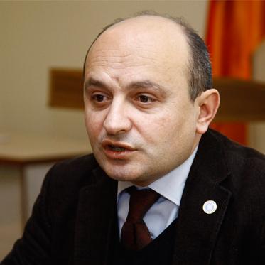 Руководитель Армянского института международных отношений и безопасности Степа Сафарян