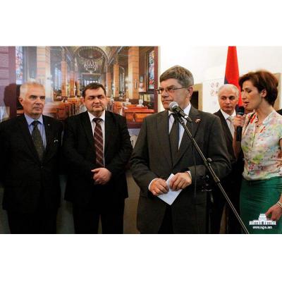 В Национальной картинной галерее открылась фотовыставка 'Возрождение армянского храма во Львове'. Она посвящена 650-летию создания в Польше армянской общины и продлится до 27 мая