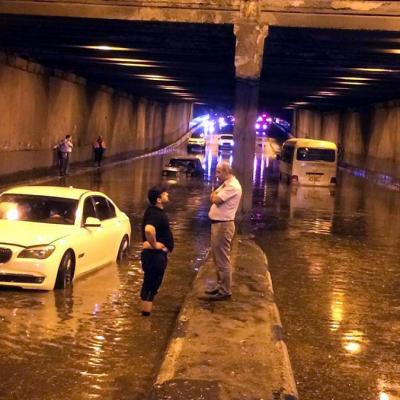 Сильный ливень и град привели к затоплению некоторых улиц и практически всех подземных переходов столицы
