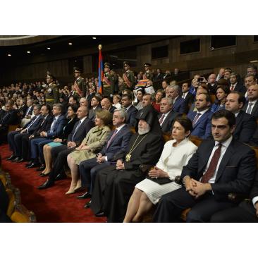 9 апреля в ходе специального заседания НС, четвертый президент Армении Армен Саркисян вступил в должность