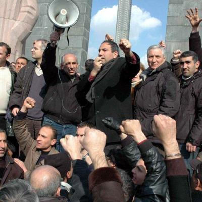 Уличные действия оппозиции вышли за рамки закона