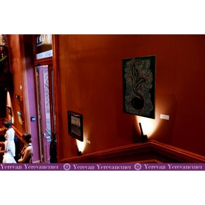 На выставке Нура, открывшуюся в его именной галерее и названную символично 'Древо'