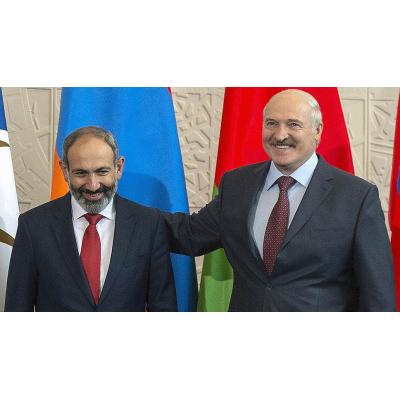 Лидерам Армении и Белоруссии Николу Пашиняну и Александру Лукашенко в прошедшем году так и не удалось договориться о том, представитель какой из этих стран займет пост генсека ОДКБ
